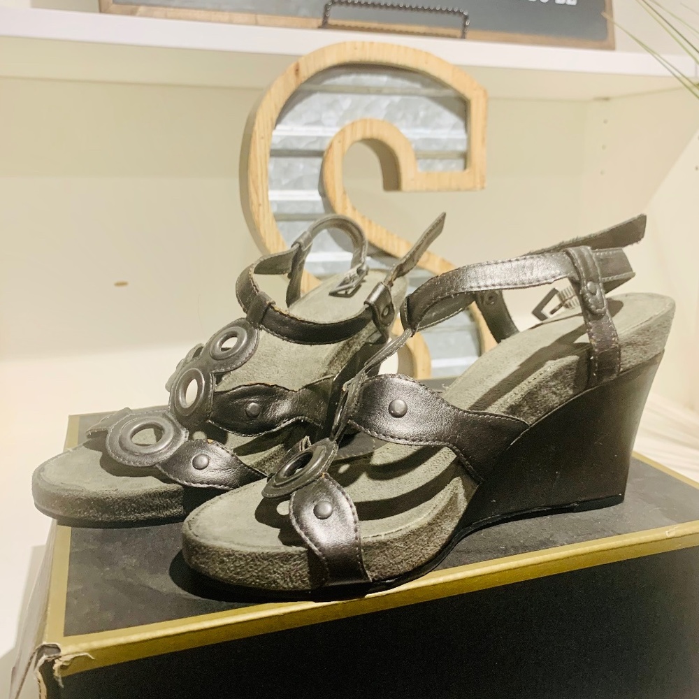 AEROSOLES Metallic Wedges/ Sandals